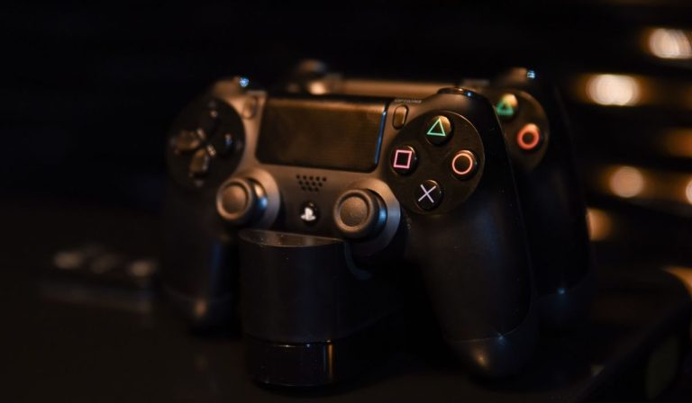 Почему ваш контроллер PS4 продолжает вибрировать и как это остановить