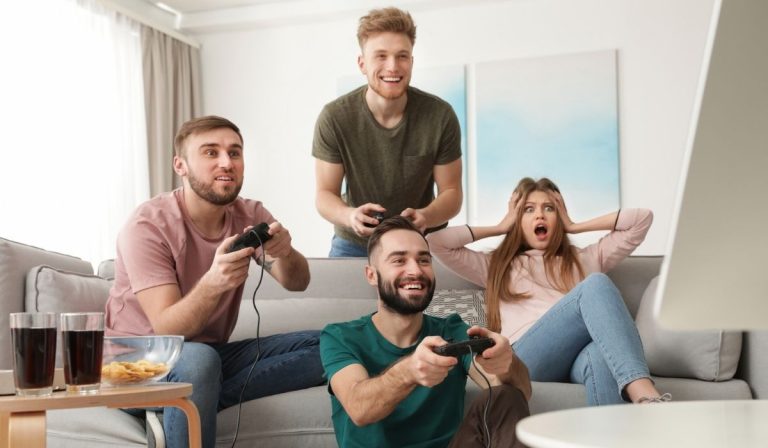 Могут ли игроки PS5 добавлять игроков PS4 в друзья и играть вместе?
