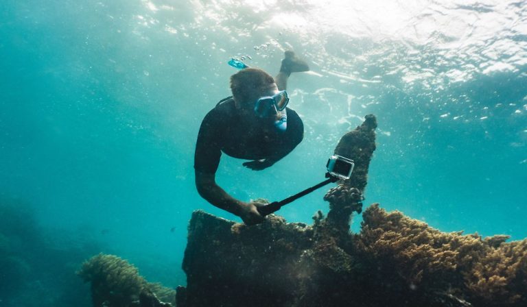 Можно ли использовать GoPro под водой без чехла?