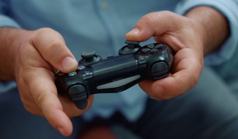 Что означает желтый свет на вашем контроллере PS4