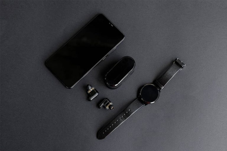 Можно ли одновременно подключить Bluetooth-наушники и смарт-часы к смартфону?