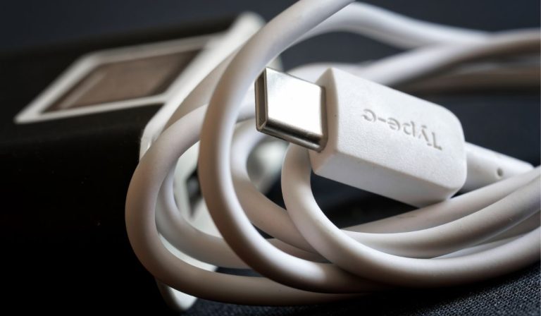 Может ли кабель USB-C передавать видеофайлы?