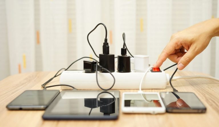 Почему зарядные устройства USB нагреваются (и имеет ли это значение?)