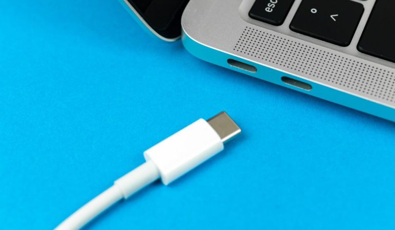 Можно ли заряжать ноутбук USB-C зарядным устройством для телефона?