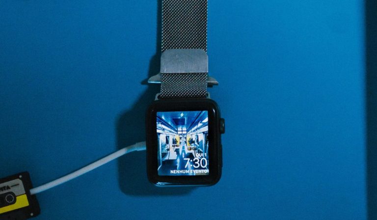Сколько времени нужно, чтобы зарядить Apple Watch?