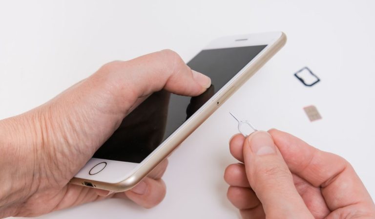 Как поменять местами SIM-карты между двумя iPhone