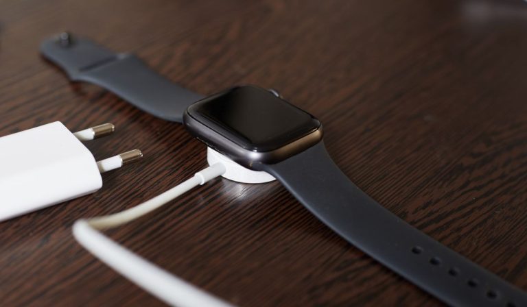 Apple Watch не заряжаются?  Как исправить красную молнию