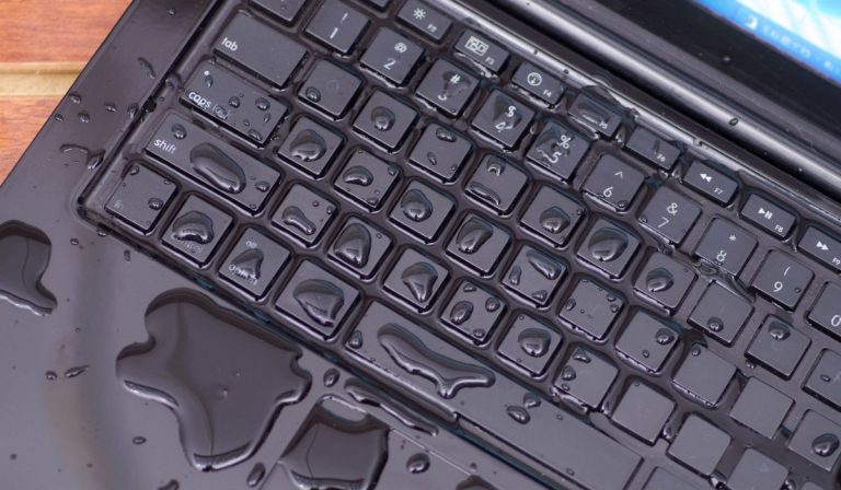 Как починить поврежденный водой ноутбук за несколько простых шагов